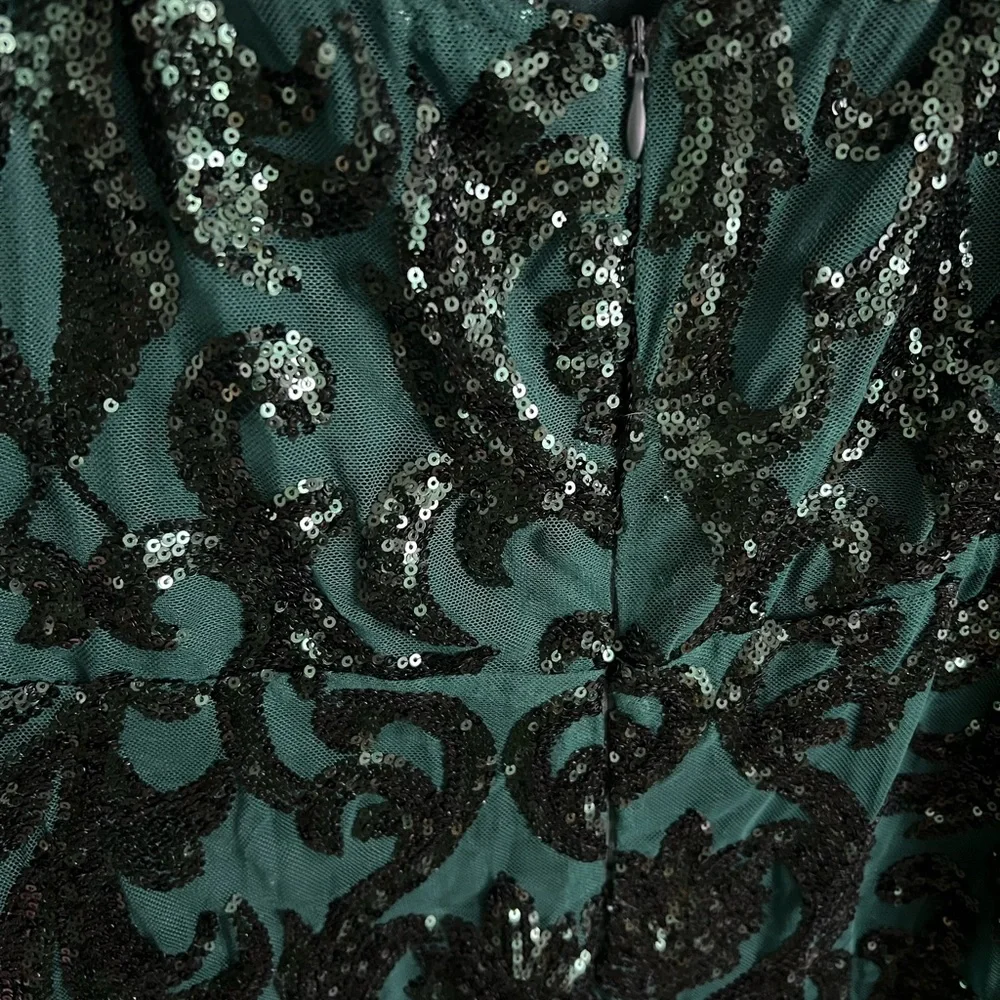 EMERALD GREEN PROM DRESS - Picture 4 of 4